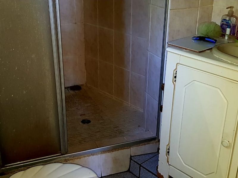 A Thatched Cottage In A Secure Estate! - Photo 9