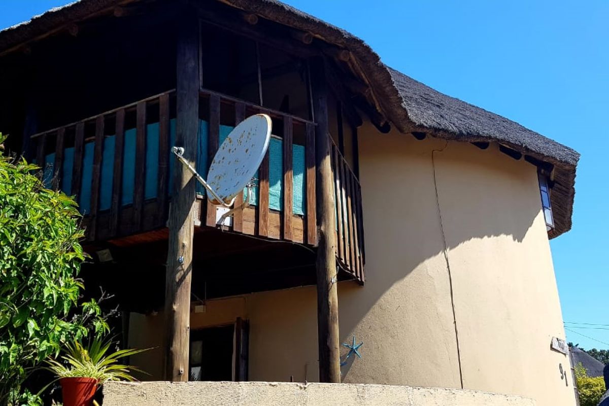 A Thatched Cottage In A Secure Estate! - Photo 4