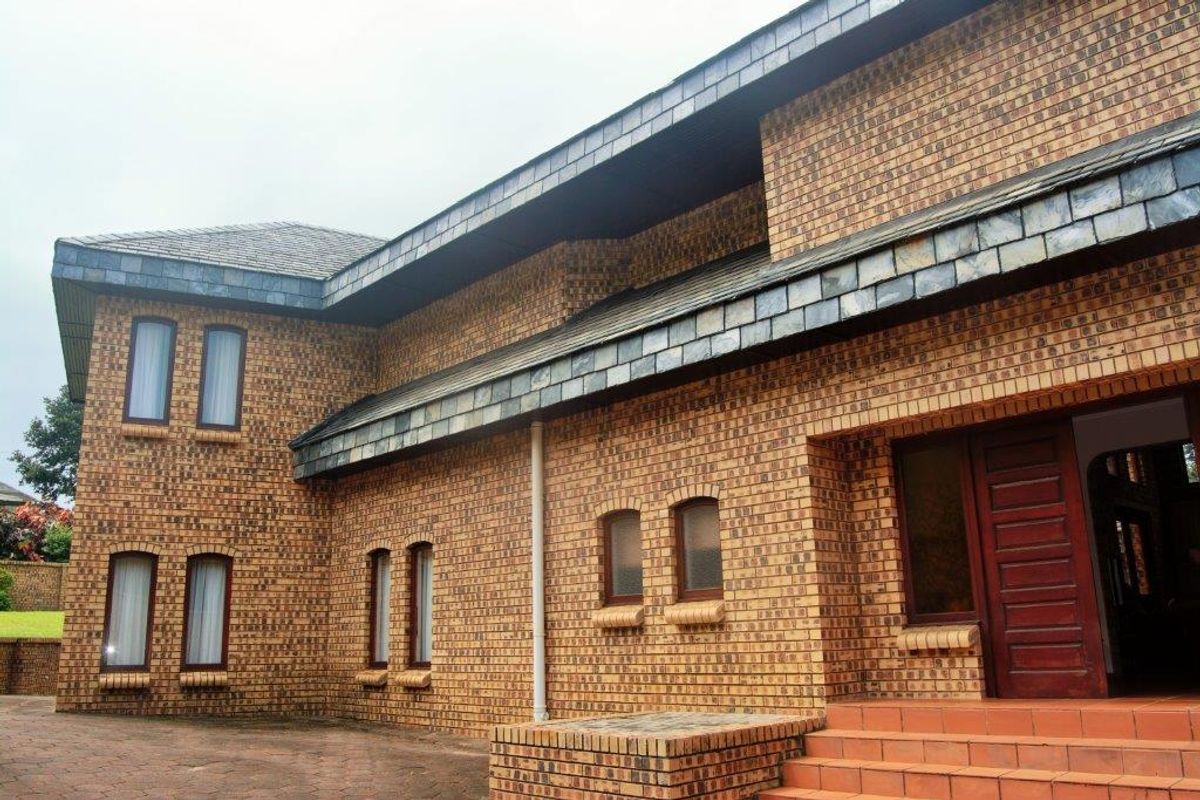 Huge Home with Direct Beach Access! - Photo 3