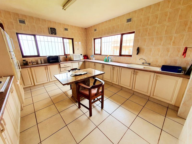 Truly Lovely Panoramic Ocean Views! - Photo 10