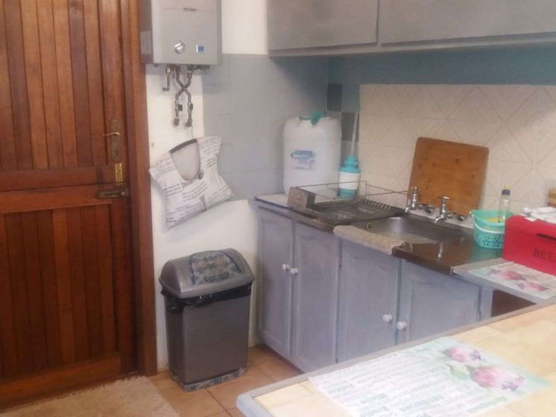 A Freestanding 3 bedroom Home in Secure Complex! - Photo 10