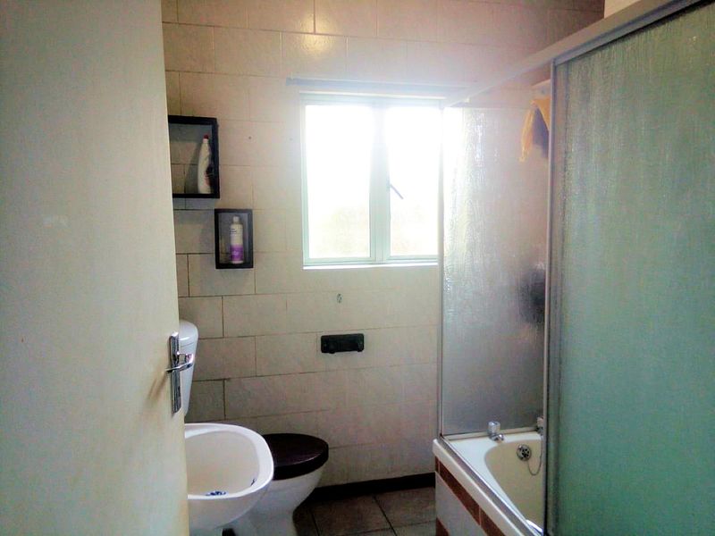 A Charming Home with Pool, Flat and Amazing Sea Views! - Photo 9