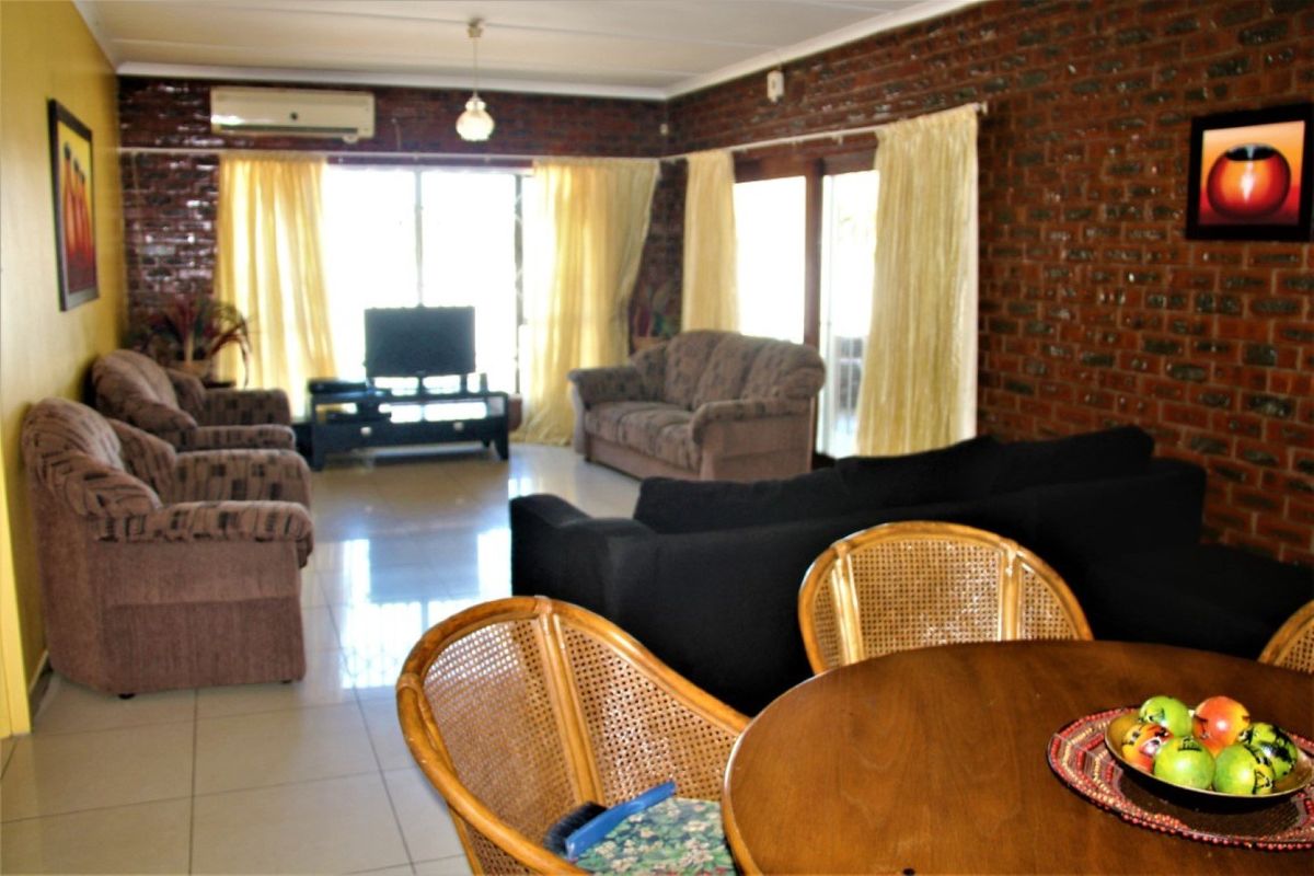 Direct Access To The Beach From This Spacious Residence - Photo 5