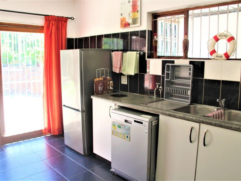 Direct Access To The Beach From This Spacious Residence - Photo 8