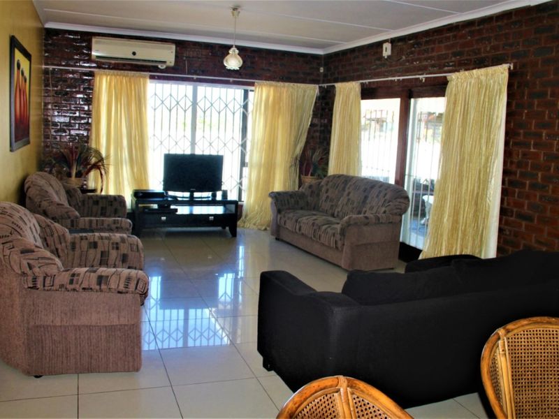 Direct Access To The Beach From This Spacious Residence - Photo 4