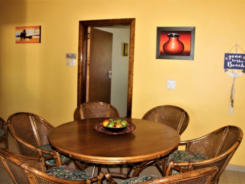 Direct Access To The Beach From This Spacious Residence - Photo 6