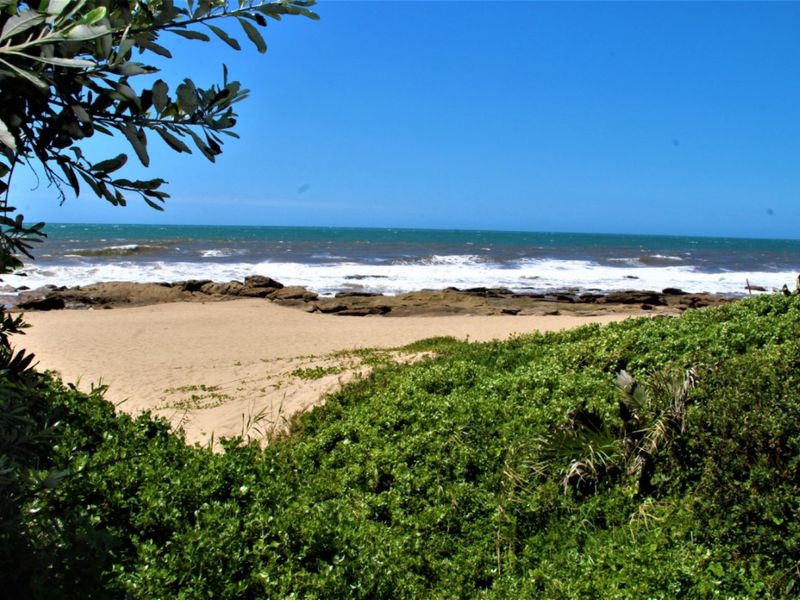 Direct Access To The Beach From This Spacious Residence - Photo 3