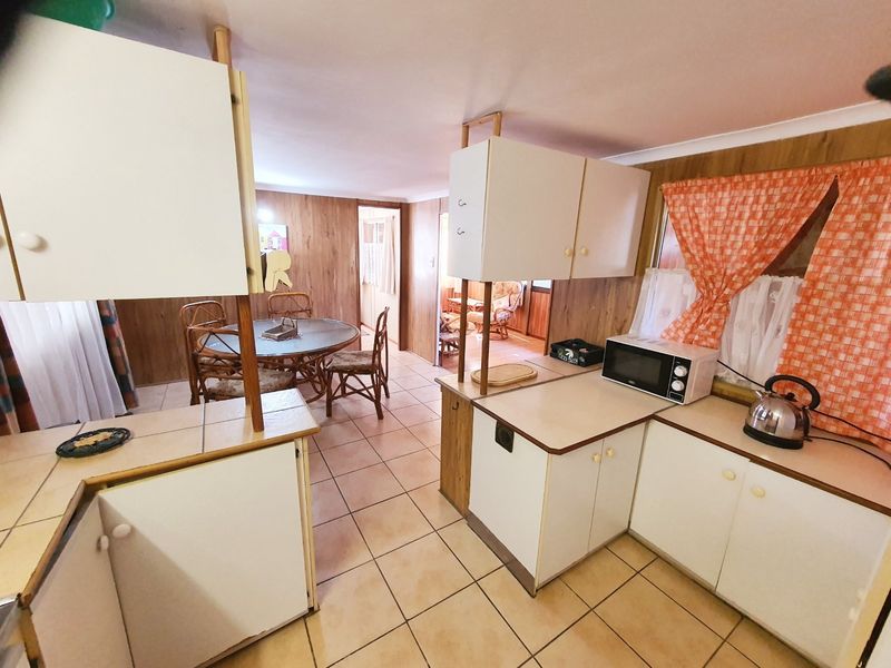 A Charming Furnished Two Bedroom Cottage In An Estate - Photo 8