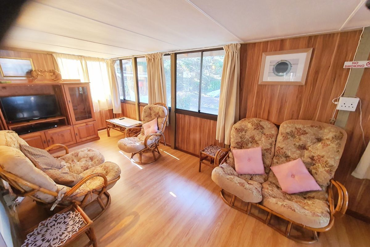 A Charming Furnished Two Bedroom Cottage In An Estate - Photo 5