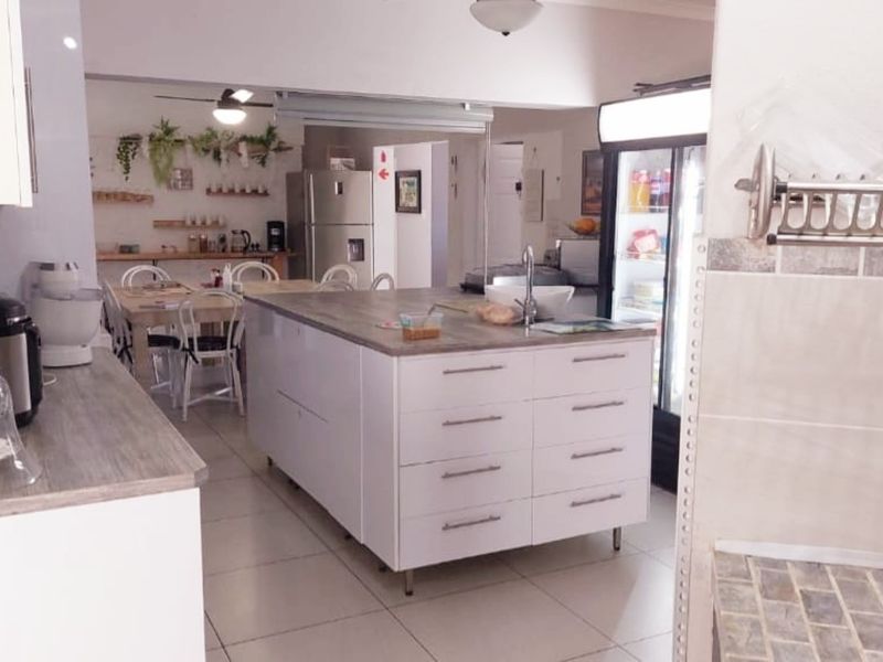 Modern Immaculate Commercial Property With Sea Views !!! - Photo 8