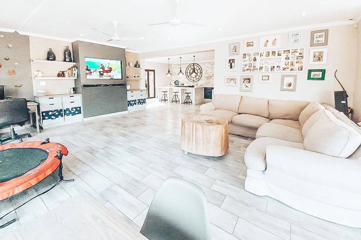 Two Beautiful Family Homes On One Property - Photo 5
