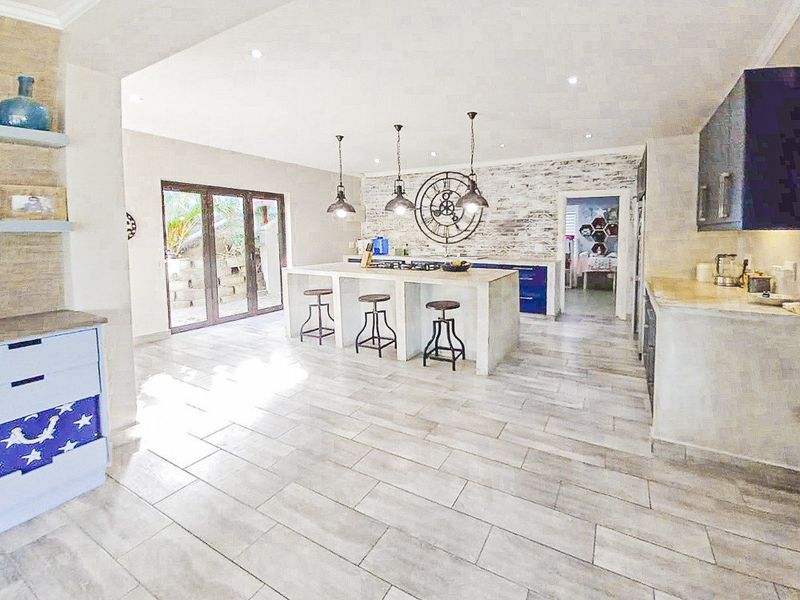 Two Beautiful Family Homes On One Property - Photo 4