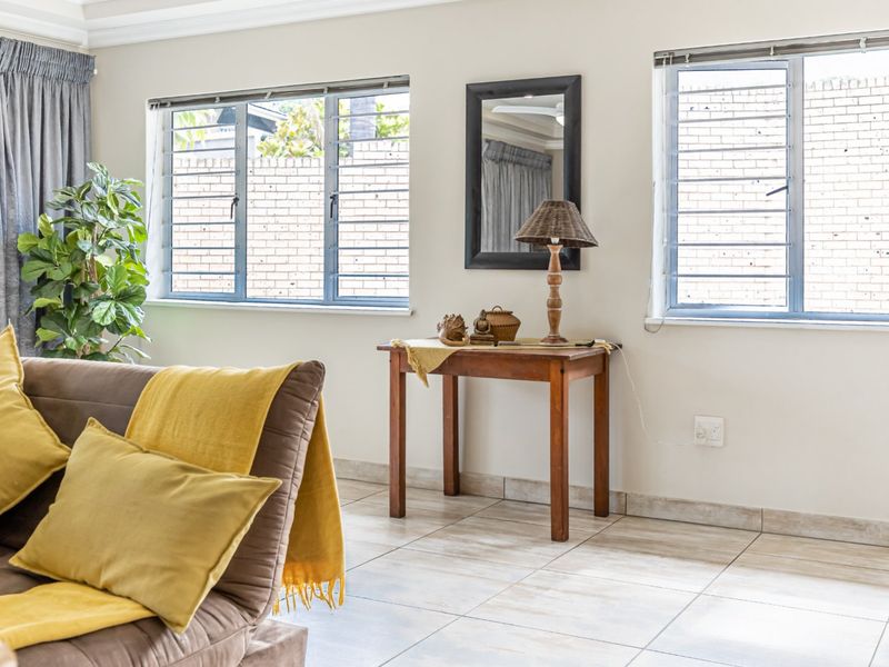 House And Flat For Sale At The Popular La Shac By The Beach - Photo 9