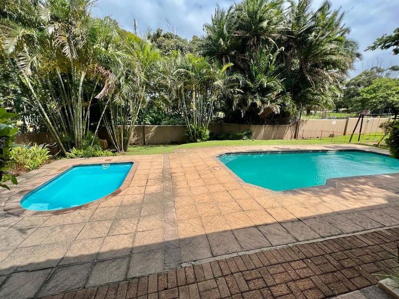 A Spacious Airy 2 Bedroom Apartment in Uvongo - Photo 3