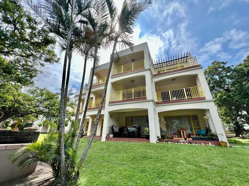 A Spacious Airy 2 Bedroom Apartment in Uvongo - Photo 2