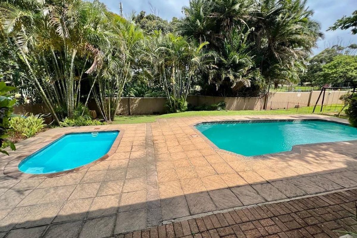 A Spacious Airy 2 Bedroom Apartment in Uvongo - Photo 3