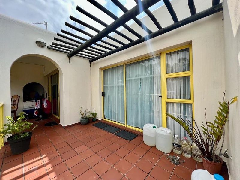 A Spacious Airy 2 Bedroom Apartment in Uvongo - Photo 10