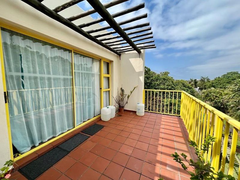 A Spacious Airy 2 Bedroom Apartment in Uvongo - Photo 9