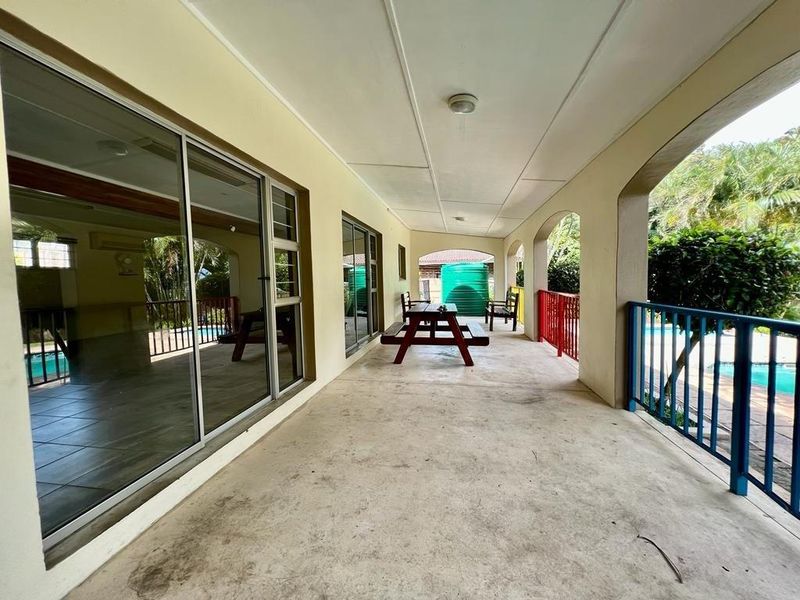 A Spacious Airy 2 Bedroom Apartment in Uvongo - Photo 5