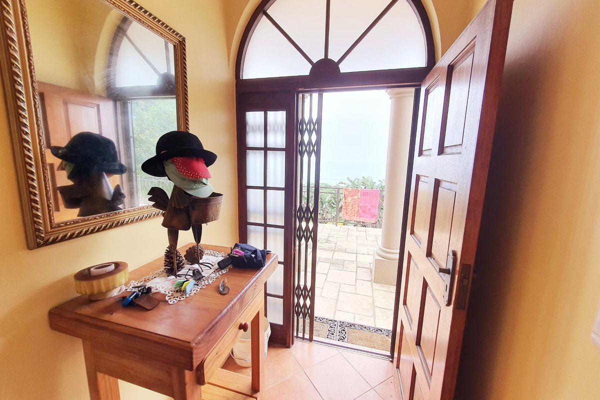 Tuscan Stunner With Amazing Breaker Views - Photo 4