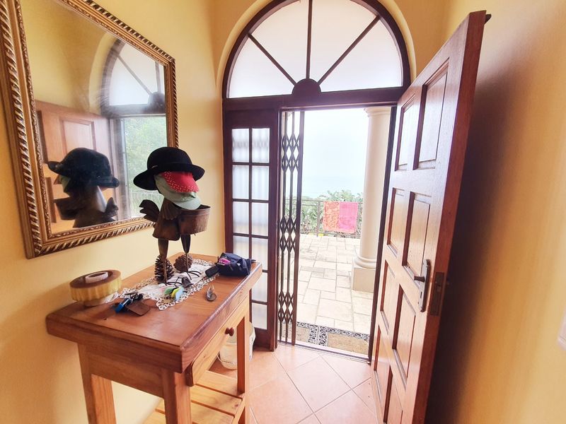 Tuscan Stunner With Amazing Breaker Views - Photo 4