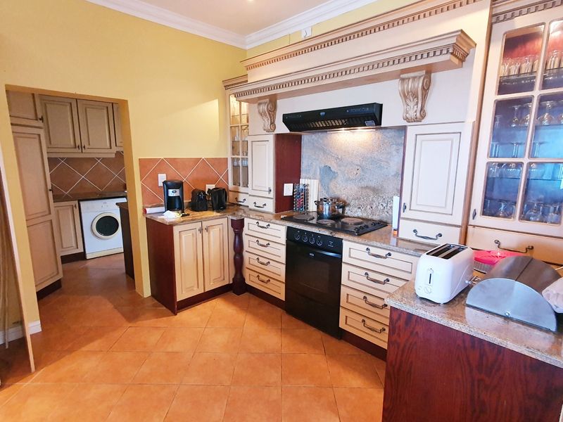 Tuscan Stunner With Amazing Breaker Views - Photo 10