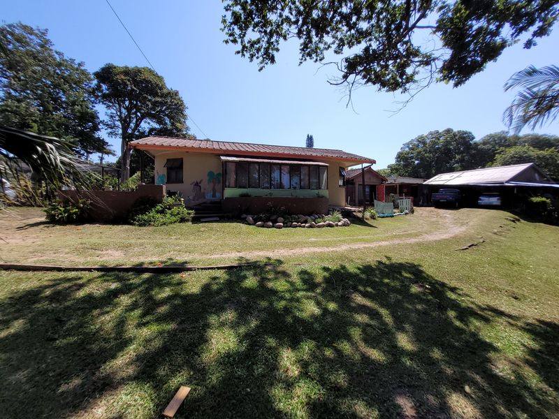 Income Generating Home Plus Three Flats Positioned On A Large Stand - Photo 1