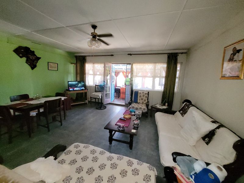 Income Generating Home Plus Three Flats Positioned On A Large Stand - Photo 2