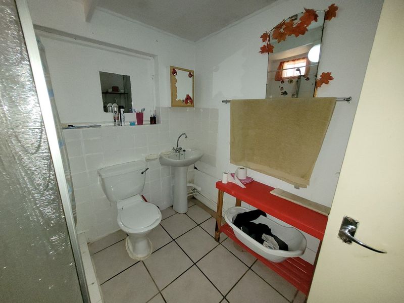 Income Generating Home Plus Three Flats Positioned On A Large Stand - Photo 6