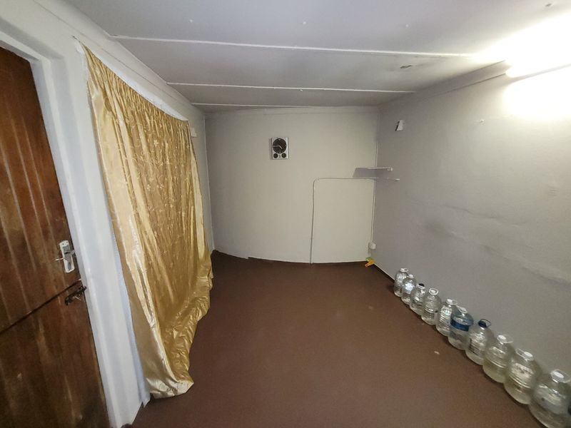 Income Generating Home Plus Three Flats Positioned On A Large Stand - Photo 7