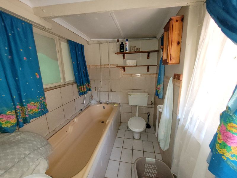 Income Generating Home Plus Three Flats Positioned On A Large Stand - Photo 8