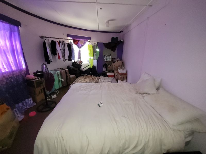 Income Generating Home Plus Three Flats Positioned On A Large Stand - Photo 5