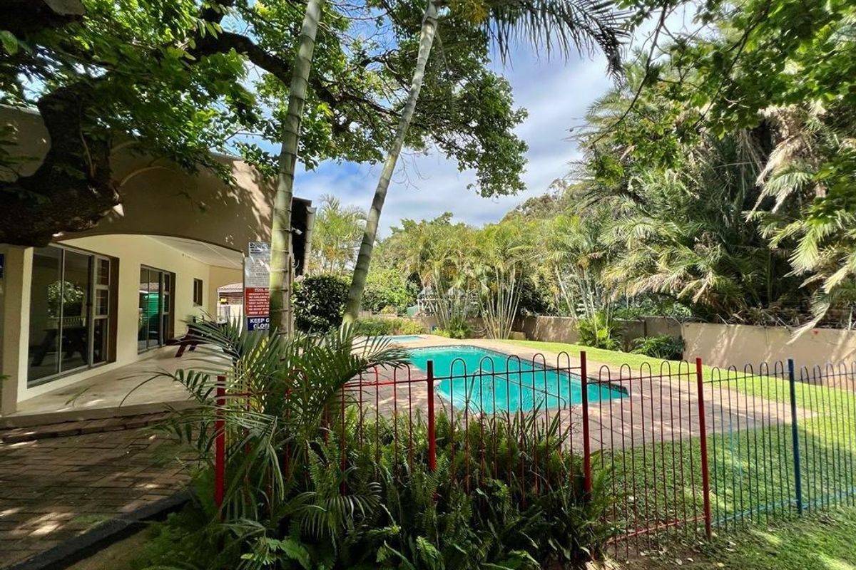 A Spacious 2 Bedroom Apartment In Uvongo - Photo 3