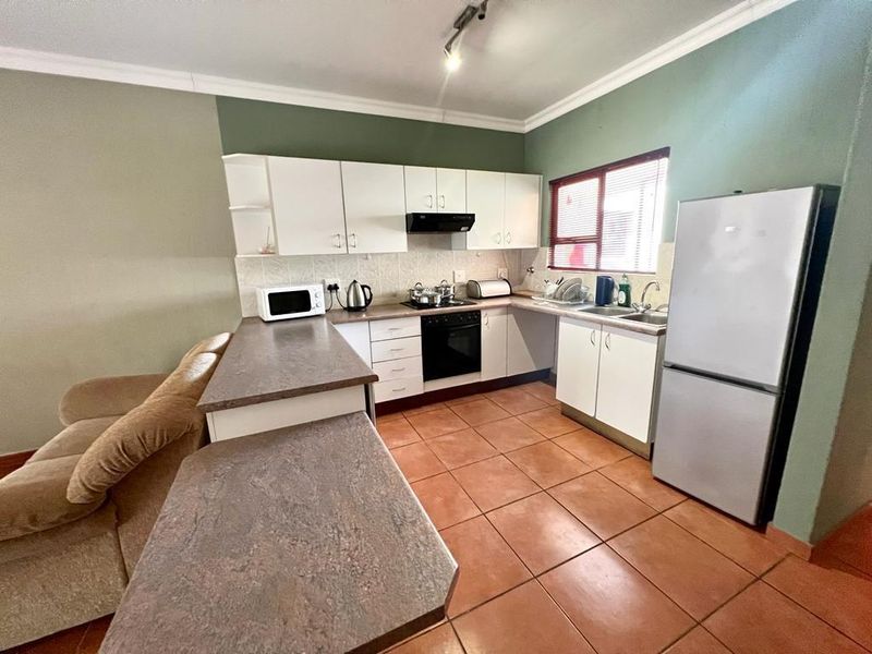 A Spacious 2 Bedroom Apartment In Uvongo - Photo 10