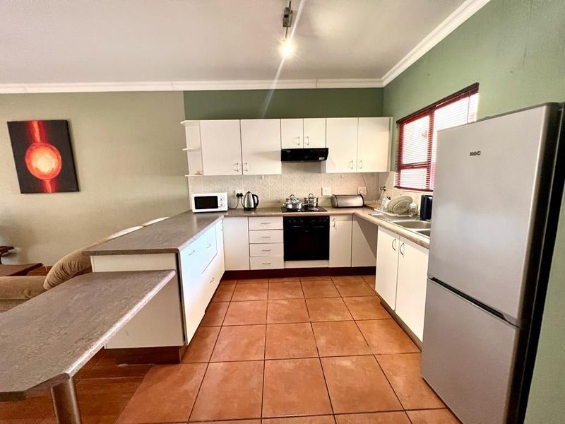 A Spacious 2 Bedroom Apartment In Uvongo - Photo 8