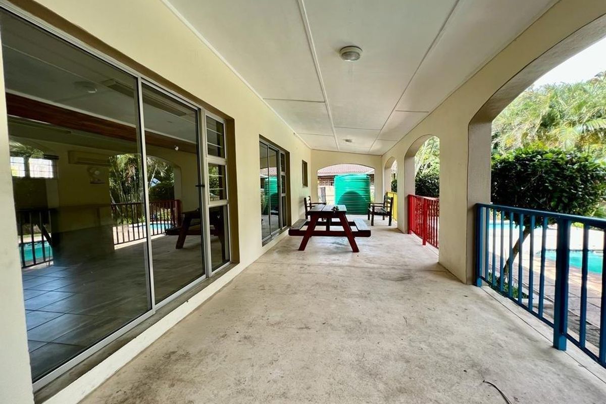 A Spacious 2 Bedroom Apartment In Uvongo - Photo 4