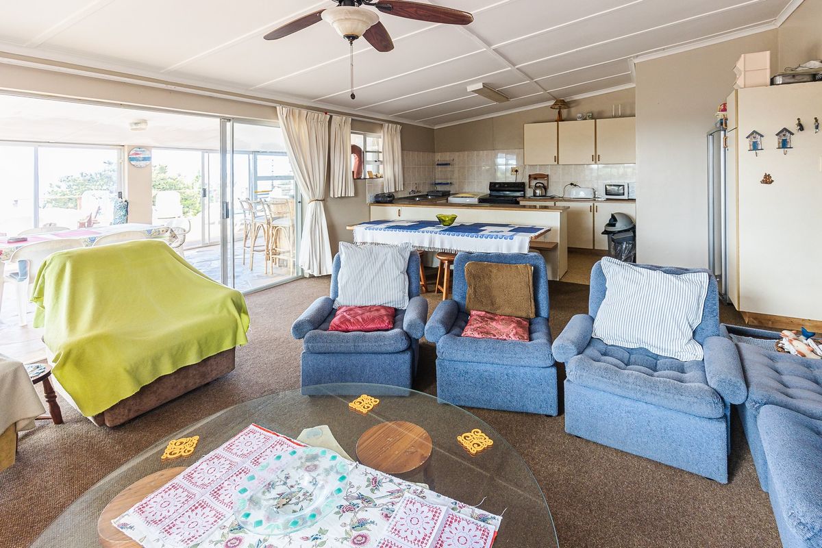 Stunning Beachfront Property For Sale - Photo 5