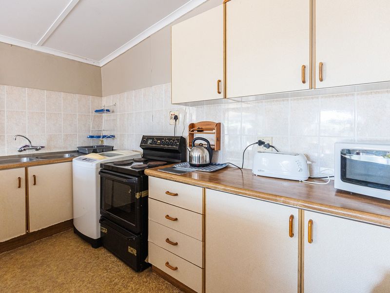 Stunning Beachfront Property For Sale - Photo 10