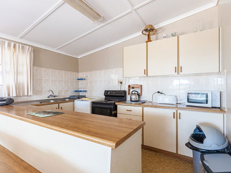 Stunning Beachfront Property For Sale - Photo 9