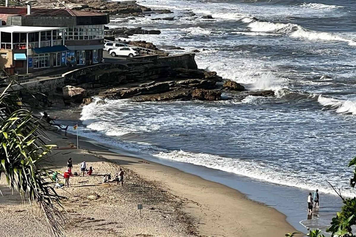 Ground Floor Unit On Uvongo Beach - Photo 2