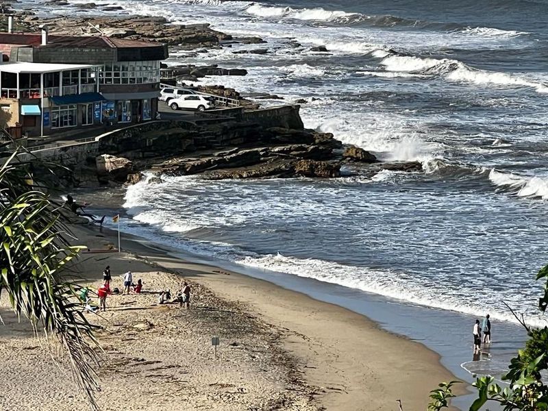 Ground Floor Unit On Uvongo Beach - Photo 2