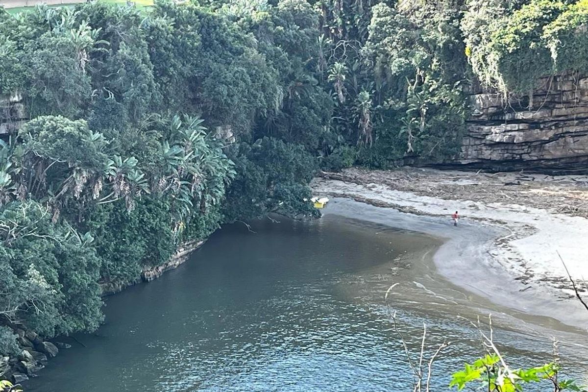 Ground Floor Unit On Uvongo Beach - Photo 3