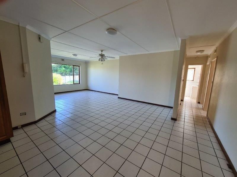 Townhouse In Uvongo  - Photo 3