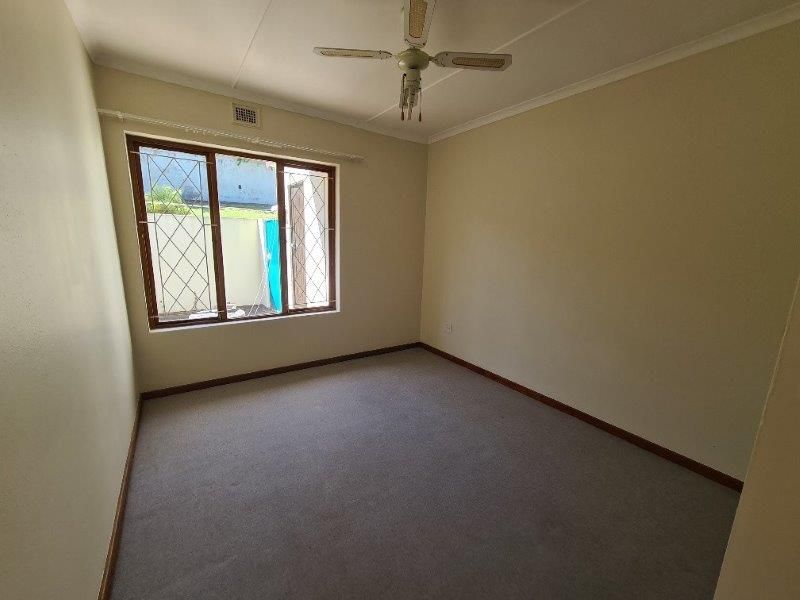 Townhouse In Uvongo  - Photo 9