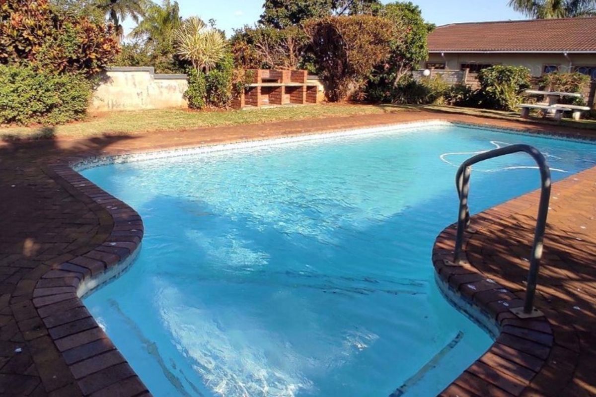 Townhouse In Uvongo  - Photo 2