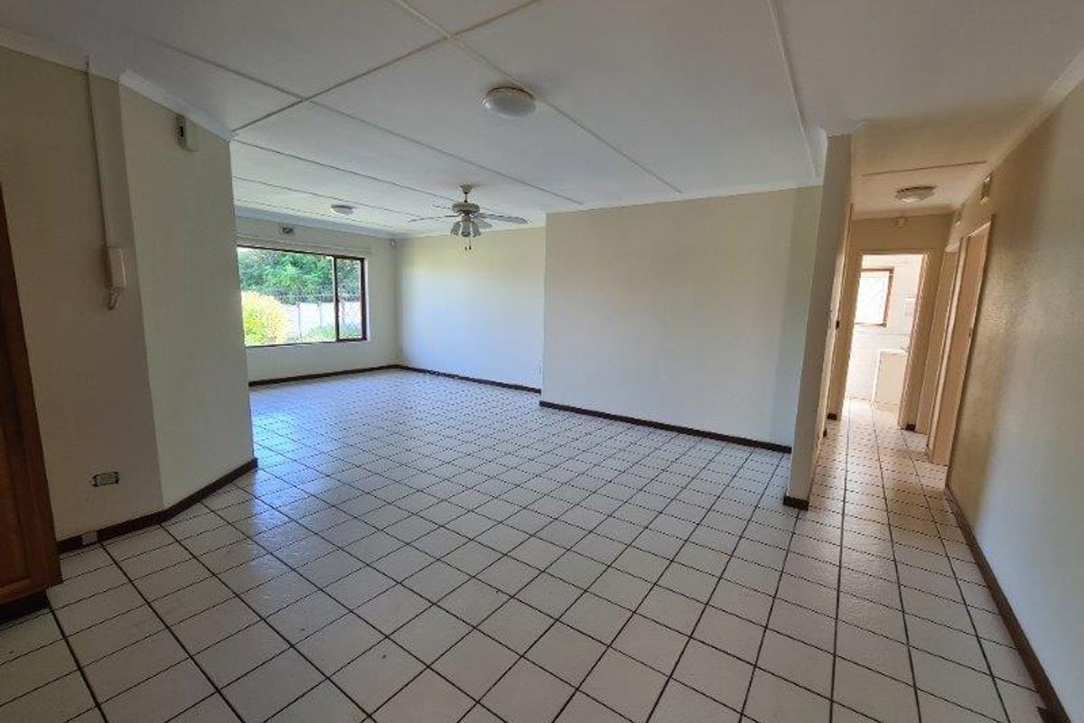 Townhouse In Uvongo  - Photo 3