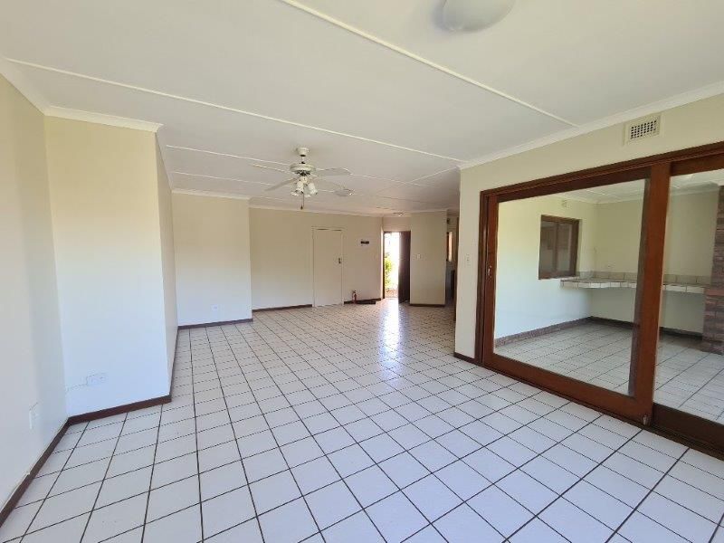 Townhouse In Uvongo  - Photo 4