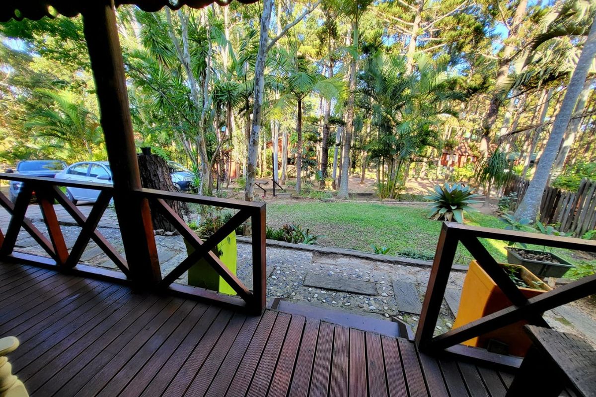 3 Bedroom Log Home In Tranquil Country Estate - Photo 2