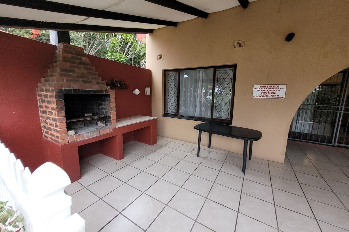 A Great Holiday Investment Unit With Beach Access!! - Photo 2