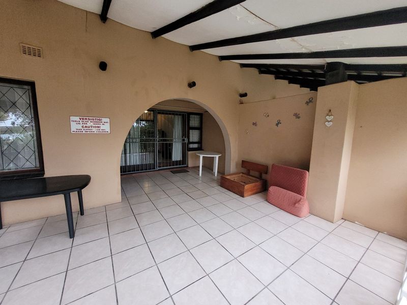 A Great Holiday Investment Unit With Beach Access!! - Photo 9